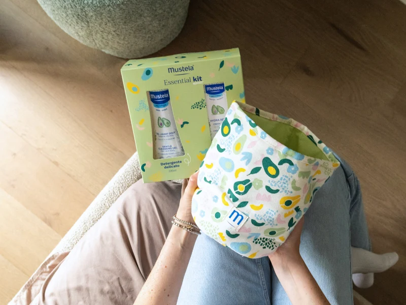 Cofanetto Essential kit con Cestino porta oggetti in regalo