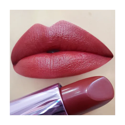 Neve Cosmetics – Rossetto Cremoso Matt con Alta Pigmentazione