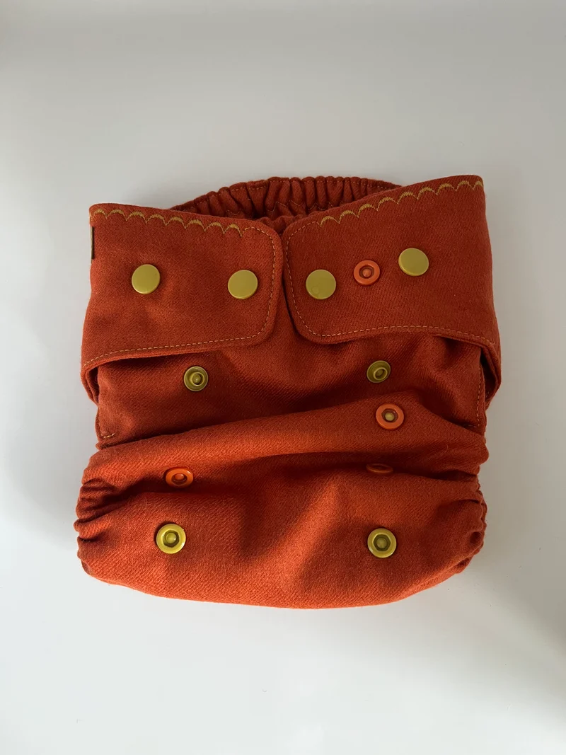 Puppi - cover lana merinos taglia unica - no lanolizzazione- a bottoni rosso