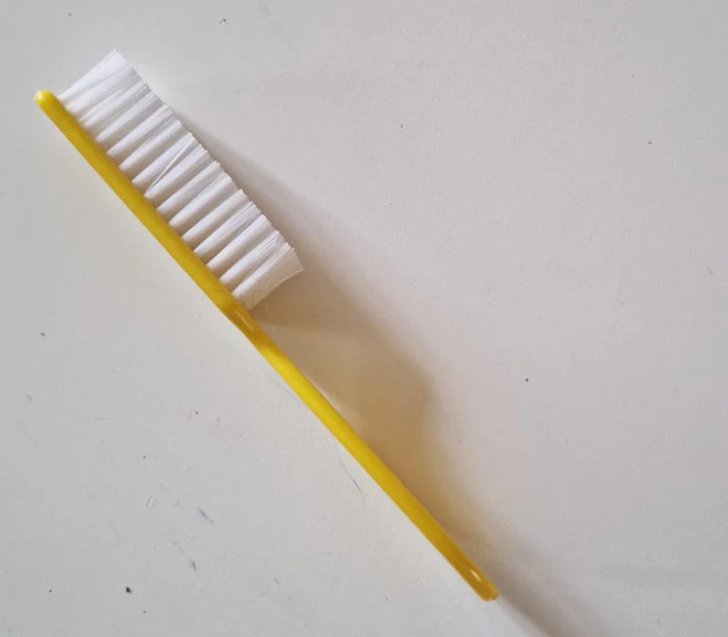 Spazzola pulizia cacca pannolini lavabili gialla