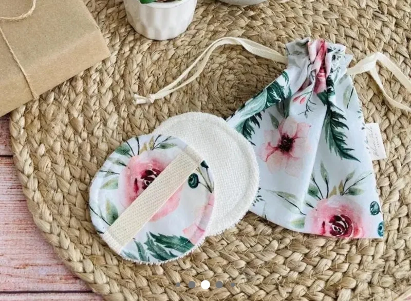 Bloom pads - 5 dischetti struccanti rose su bianco in bamboo con sacchettino