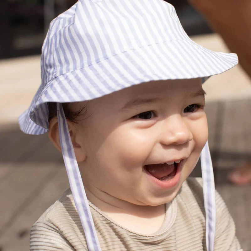 CAPPELLINO NEONATO CON PROTEZIONE UV