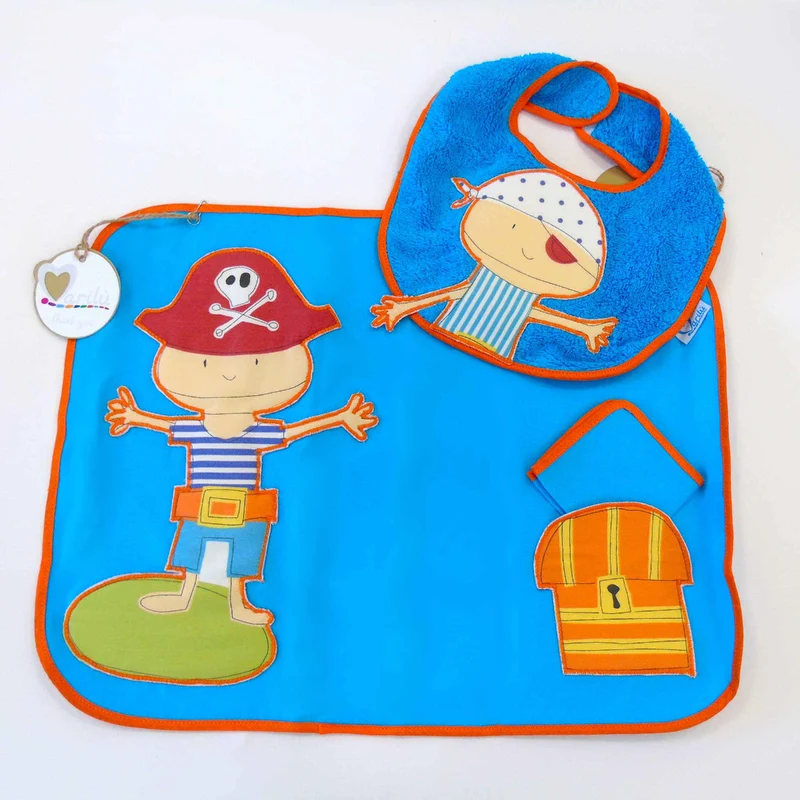 SET ASILO TOVAGLIETTA + BAVETTA PERSONALIZZABILE CON NOME - PIRATI