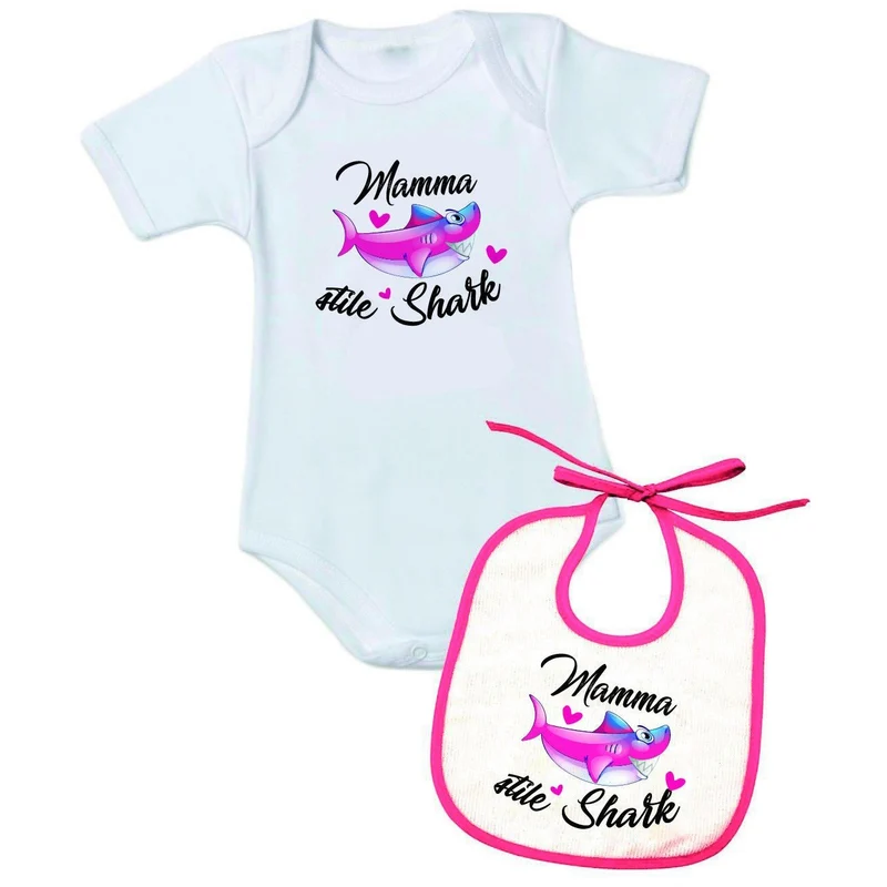 Personalizzata con frase "mamma stile shark" + Body + Bavetta