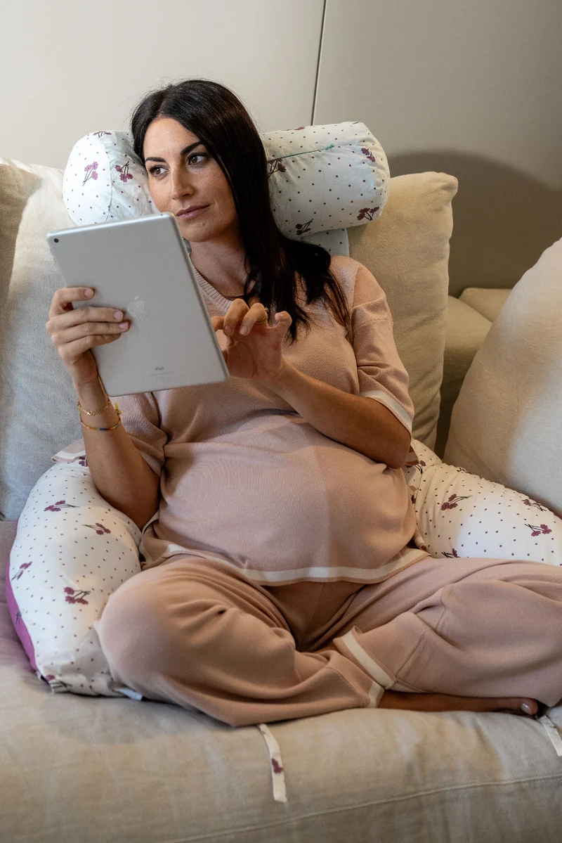 HUGS PLUS Pregnancy and Breastfeeding Pillow - Blossom Purple