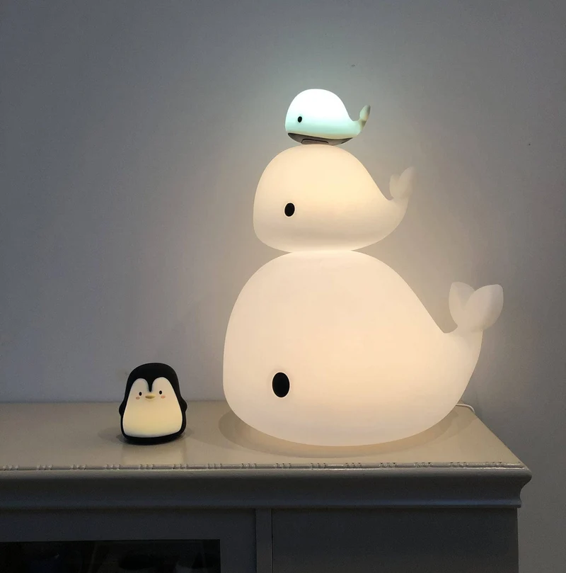 Luce da Cameretta FILIBABBA CHRISTIAN the WHALE 60 cm dimerabile con cavo USB, luce bianca